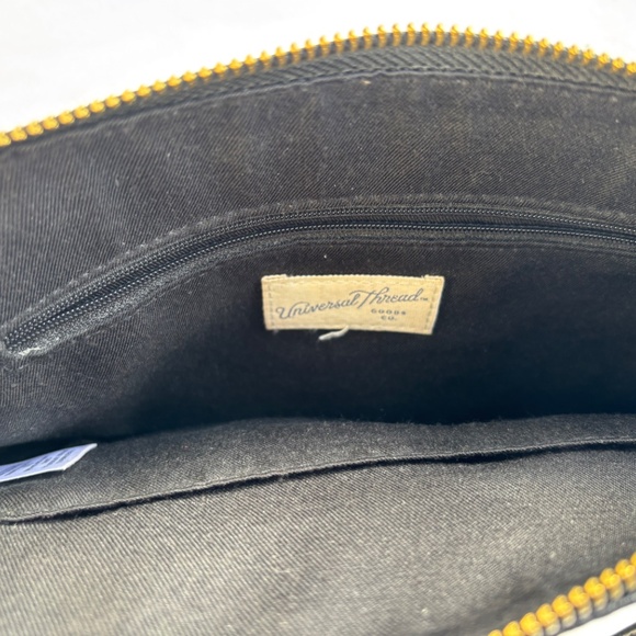 Universal Thread Black Pebbled Crossbody Purse - Picture 5 of 8